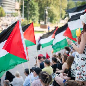 STTK:n hallitus on liittynyt kansainväliseen vetoomukseen, jossa vaaditaan Gazan alueella tapahtuvan kansanmurhan välitöntä lopettamista. Kuva: Emma Grönqvist.