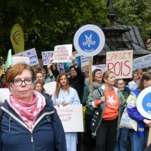 SKP:n puheenjohtaja Tiina Sandbergin mukaan hallituksen budjetti ei ole pelkkä talousarvio vaan ideologinen kannanotto. Kuva: Toivo Koivisto.