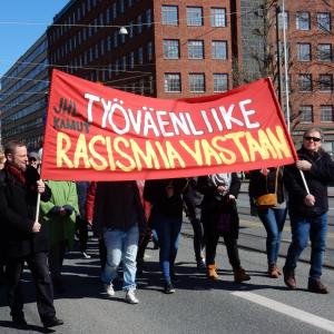 Vappumarssilla rasismia vastaan Helsingissä vuonna 2017 kuva Toivo Koivisto