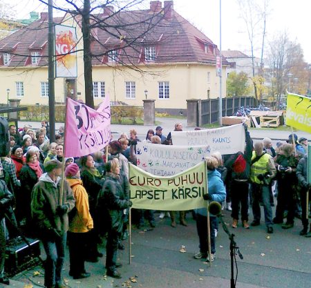 opetuksen resurssien leikkaamista vastustettiin Jyväskylässä 11.10.2010