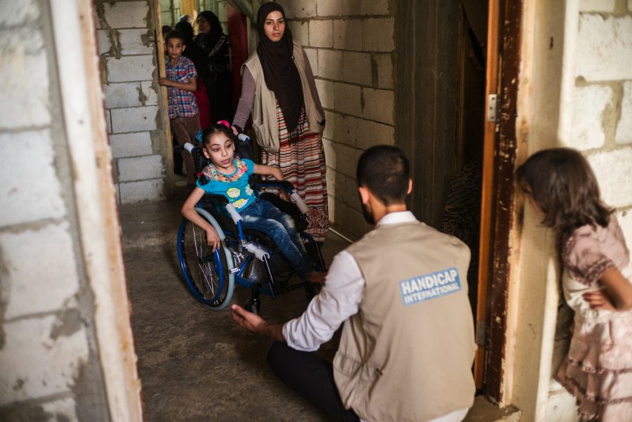 Monet kansainväliset järjestöt avustavat vammaisia pakolaisia. Tämä kuva on Syyriasta. kuva C. Fohlen handicap international
