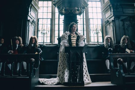 Olivia Coleman kuningatar Annen roolissa