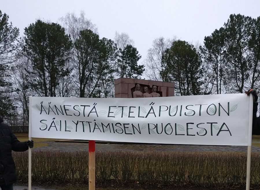 Äänestä eteläpuiston säilymisen puolesta -banderolli