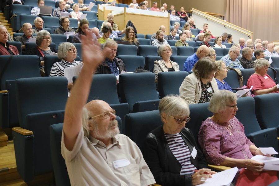 Tapio Siirilä pyytää edustajakokousessa puheenvuoroa.