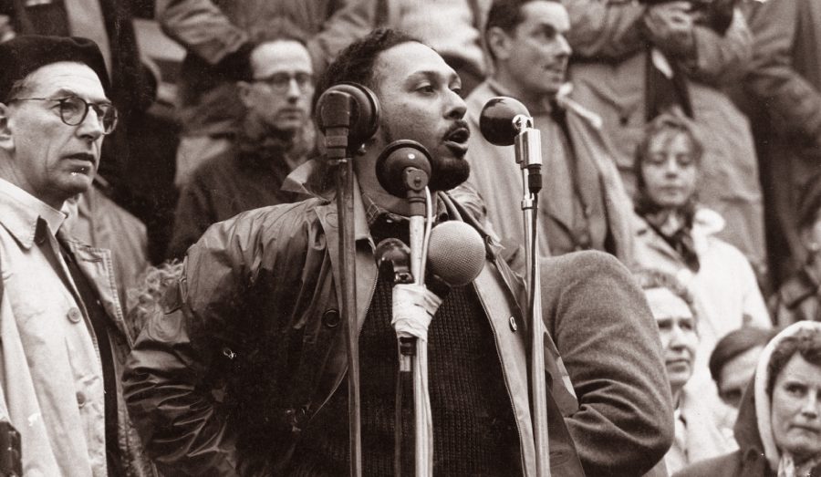 Stuart Hall puhuu Trafalgar Squarella