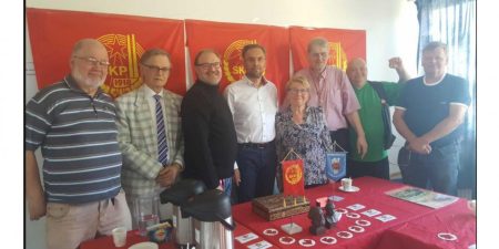 Vladimir Bessonov SKP:n väen ympäröivänä