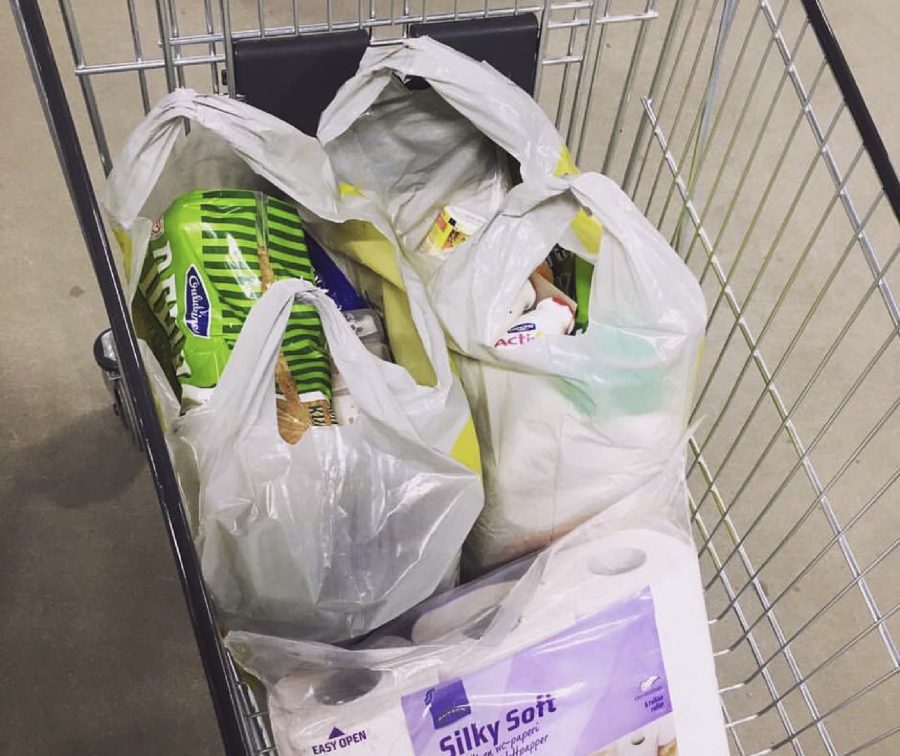 Ruokapaketti valmiina toimitettavaksi hädänalaisille.