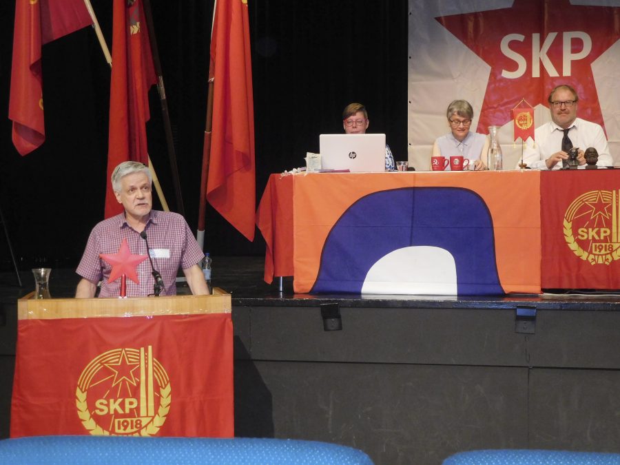 Vesa Lankinen puhuu SKP.n edustajakokouksessa Porvoossa 2019.