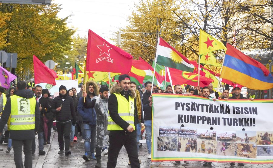 Mielenosoitus kurdien puolesta Helsingissä
