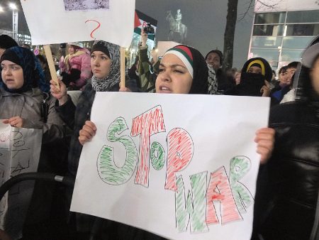 Palestiinalaisia osoittamassa mieltä