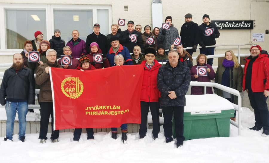 SKP:n keskuskomitea ja Jyväskylän piirin aktiiveja sanoi fasismille ”Ei koskaan enää!”.