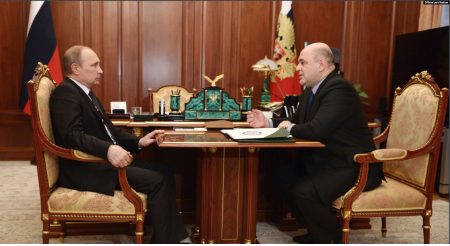Venäjän presidentti Vladimir Putin ja Mihail Mishustin.
