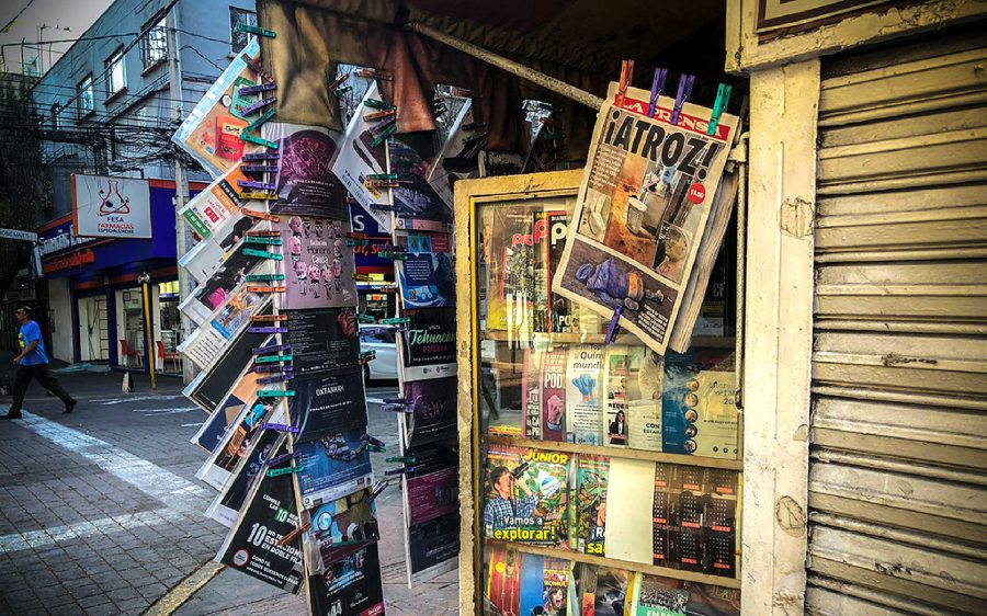 Naismurhiin liittyvät raa’at kuvat pääsevät usein etusivulle Meksikon lehdissä.