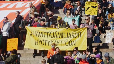 Hävittäjämiljardit hyötykyttöön -banderolli