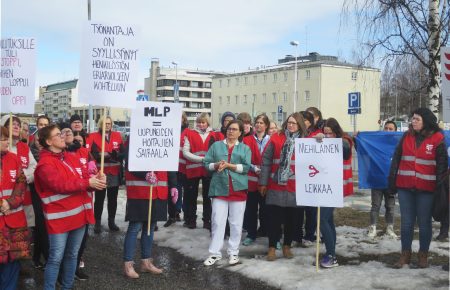 Hoitajien ulosmarssi Kemissä