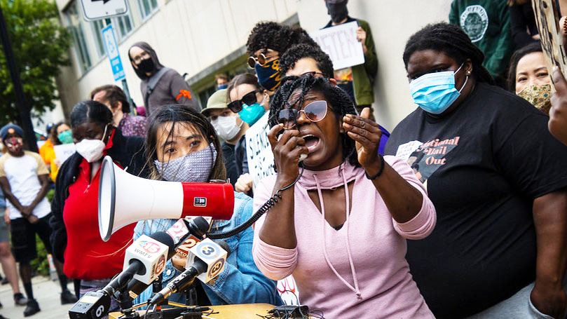 Jo viikkojen ajan on eri puolilla Yhdysvaltoja järjestetty monenkokoisia ja –näköisiä mielenosoituksia. Kuva Ken Fager/Creative Commons