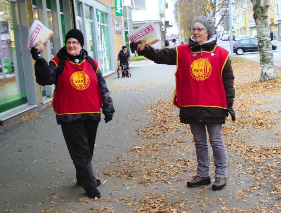 Tiedonantajan katumyyntiä Kemissä.