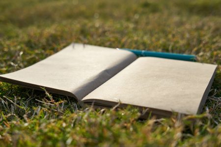 Muistikirja odottaa runojen kirjoittajaa kuvituskuva Pixabay