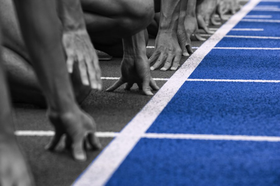 urheilijoita lähtöviivalla