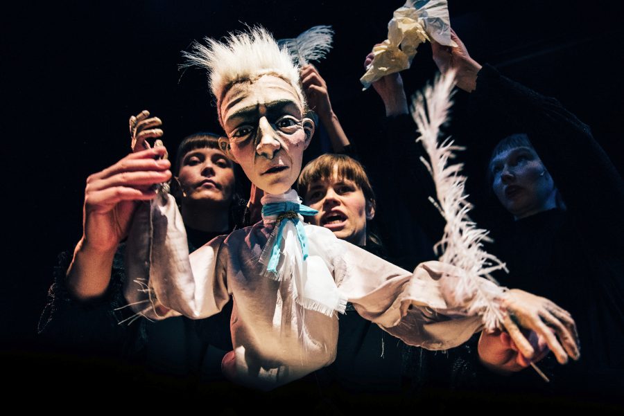 Leda on syyskauden tähän asti riemukkain ja räävittömin teatteritapahtuma.