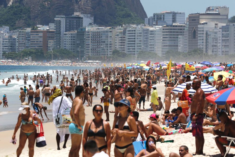 Rio de Janeiron rannat täyttyivät kesänviettäjistä vuodenvaihteen molemmin puolin