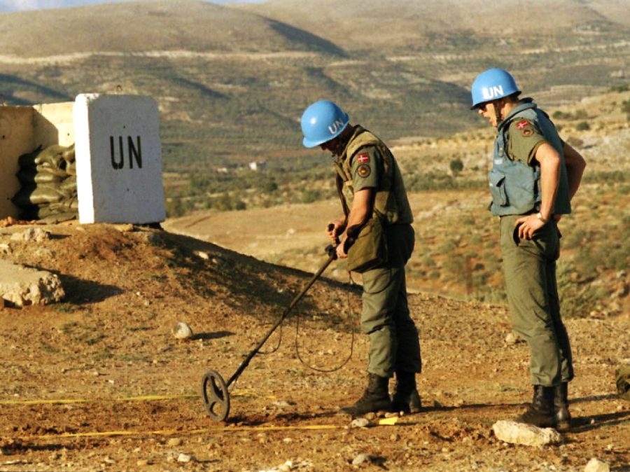 rauhanturvaajia etsimässä miinoja