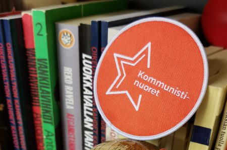 Kommunistinuorten haalarimerkki