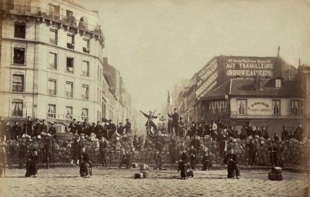 Barrikadi Pariisissa 18. maaliskuuta 1871.