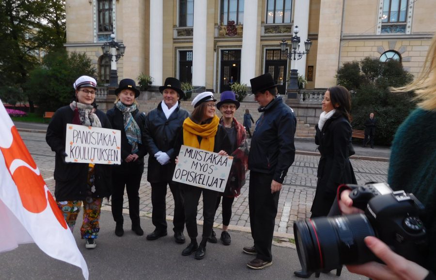 Opiskelijoita budjettiriihimielenosoituksessa vuonna 2019