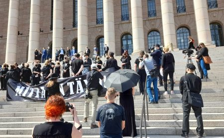 Mitta on täysi mielenosoitus 3.6.2021 kuva Marko Korvela