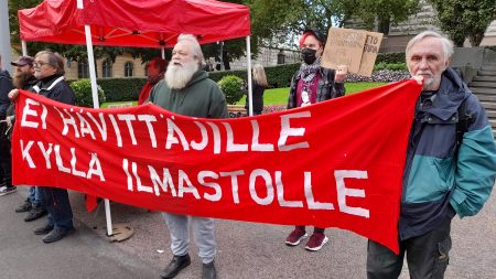 Hävittäjärahat parempaan käyttöön - Budjettimielenilmaus 7.9.2021 Säätytalolla. kuva Marko Korvela