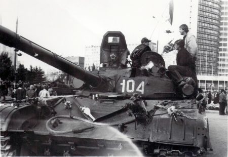 T-72 tankki Moskovassa elokuussa 1991.