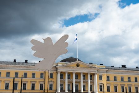 Rauhankyyhky HKI Ei Natolle mielenosoitus 15.5.2022 kuva Emma Grönqvist