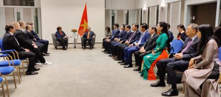 Suomen ja Vietnamin kommunistiset puolueet tapasivat 22.10.2025 Helsingissä Kalastajatorpalla Kuva: Toivo Koivisto.