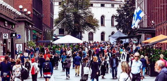 Yli 55 vuotiaat arvostavat laatua enemmän kuin hintaa. Akateemisen tutkimuksen mukaan myös eriarvoisuus eläkeläisten välillä on kasvanut. Kuva Etu.