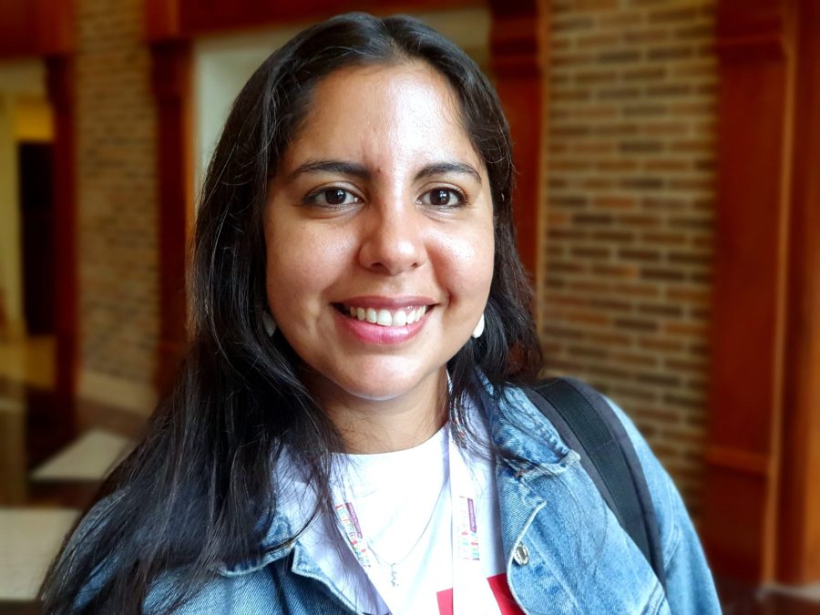 Argentiinalainen Florencia Abregún opettaa, miten liikkeet voivat ottaa viestinnän välineet haltuunsa ja kertoa omat tarinansa. Kuva JP (Juha Pekka) Väisänen