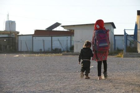 Liikkeellä olevat lapset joutuvat valitsemaan vaarallisia muuttoreittejä. Kuva Roni Ahmed