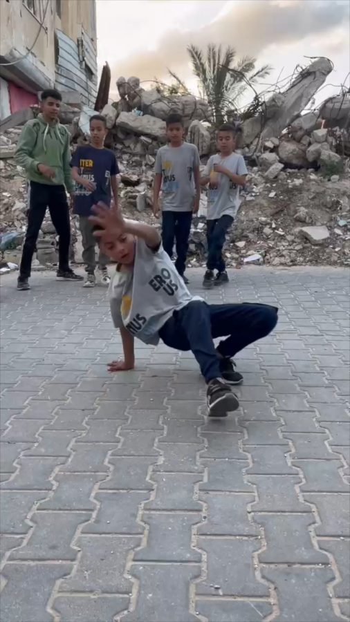 The Real Gaza näyttelyssä on mukana myös gazalaisia lapsia. Kuva Kriittinen Galleria.