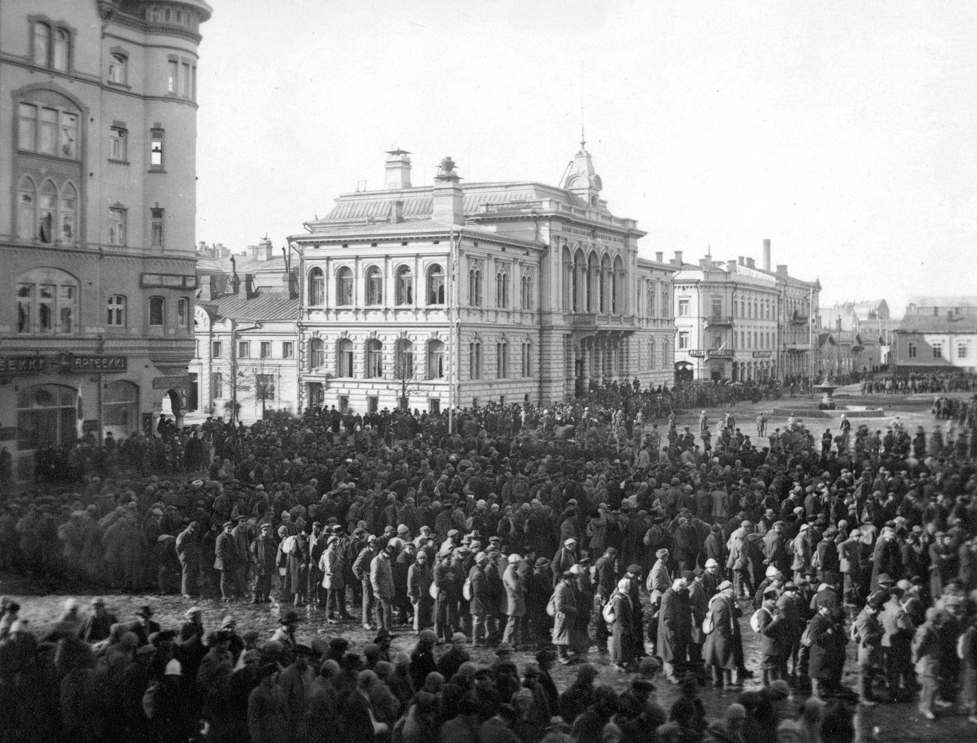 Punavankeja Tampereella kansan arkisto wikimedia commons