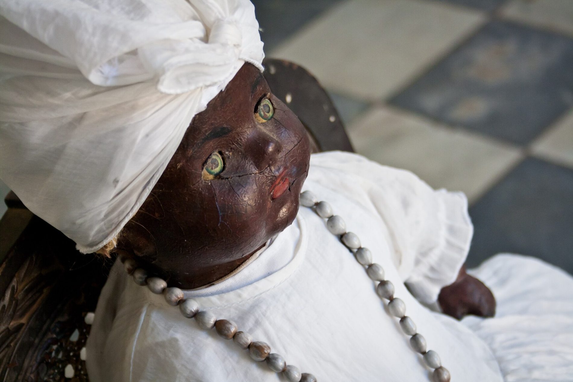 Afrokuubalainen Santeria uskonto tarjoaa yhteyden voimallisiin henkiin, ohjaa arkea ja tukee vaikeissa tilanteissa. Osiha nukke on voimien näkyvä yhteys. Kuva Jaume Escofet CCO 2.0