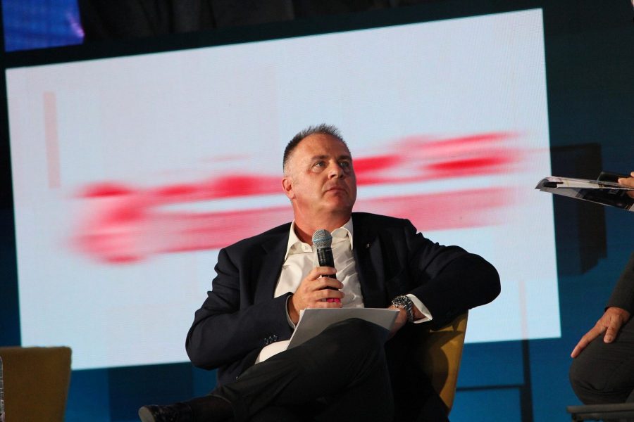 Emanuele Orsinin mukaan euron vahvuus suhteessa dollariin heikentää eurooppalaisten yritysten asemaa jopa enemmän kuin tullit. Kuva Ferdinando Traversa CCO 4.0