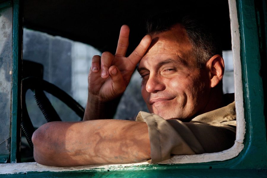 Havana   Cuba   Man giving a V sign   1326
