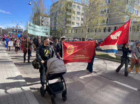 SKP n vappupuheissa korostettiin työväenluokan asemaa ja varoitettiin fasismin noususta. Kuva Vesa Lankinen