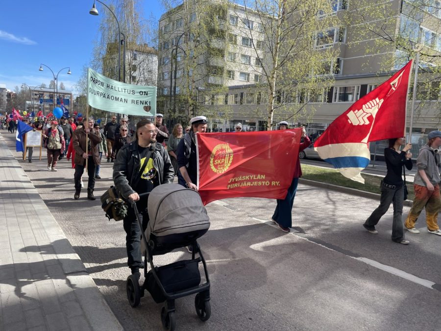 SKP n vappupuheissa korostettiin työväenluokan asemaa ja varoitettiin fasismin noususta. Kuva Vesa Lankinen