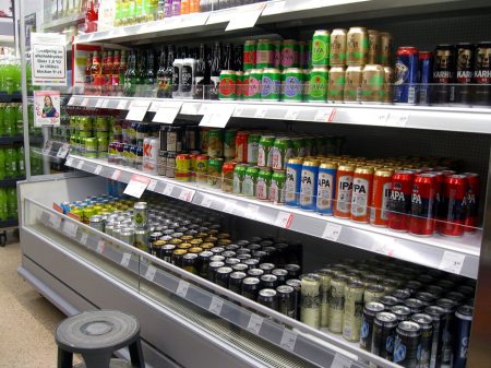 Ulkomaisista verkkokaupoista ostettu alkoholi aiheuttaa suuria veromenetyksiä. Kuva Santeri Viinamäki CCO 4.0.