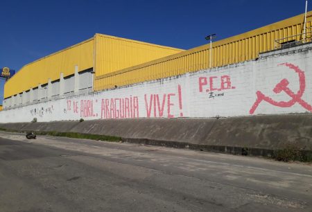 Samaan aikaan kun kommunistit rakentavat kansan valtaa kohti sosialismia, Latinalaisen Amerikan poliittinen tilanne kiristyy Yhdysvaltain toimien seurauksena. Kuva Editorvermelho14, CC0 0.0