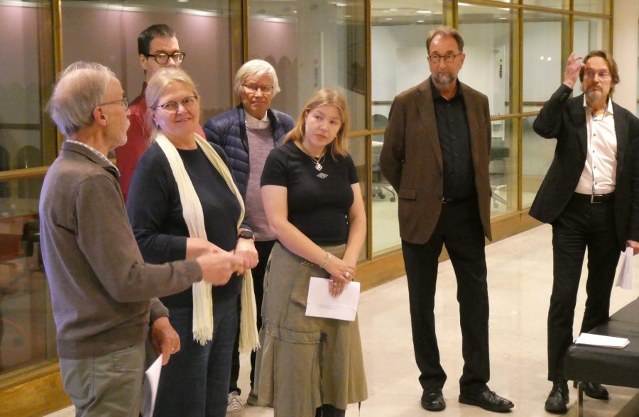 Lapinlahti lähetystö valtuustoryhmien puheilla 7.10.26 Kuva Toivo Koivisto