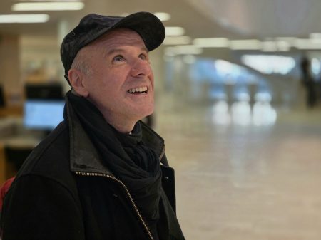 Matteo Stocchettin mukaan vaihtoehtoisten yhteiskuntamallien hahmottaminen on vaikeaa, koska nykyjärjestys koetaan luonnolliseksi. Kuva Jukka Piha (2)