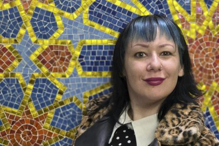 Victoria Holmes yhdistää poliittisessa työssään luokkapolitiikan, romanihistorian ja antirasismin kysymykset. Kuva JP (Juha Pekka) Väisänen